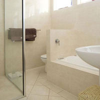 09Bathroom.jpeg